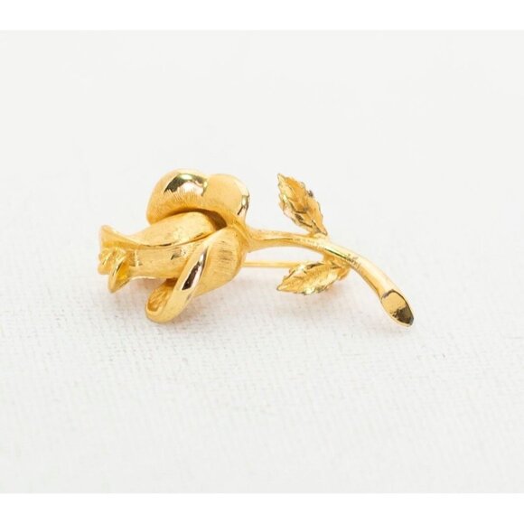 Vintage Elegant Little Rose Brooch - T12 - Picture 1 of 2